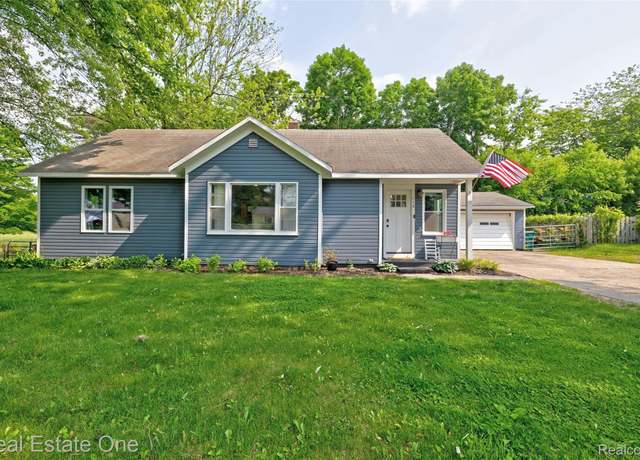 Property at 110 Minnetonka Dr, Oxford, MI 48371, 3 beds, 1.5 baths