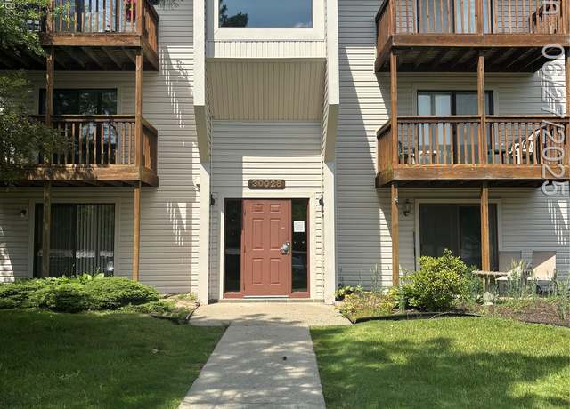 Property at 30028 W 12 Mile Rd Unit 29 Rd, Farmington, MI 48334, 1 bed, 1 bath