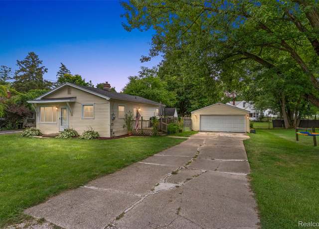 Property at 2334 Bradford Dr, Grand Blanc, MI 48507, 3 beds, 1 bath