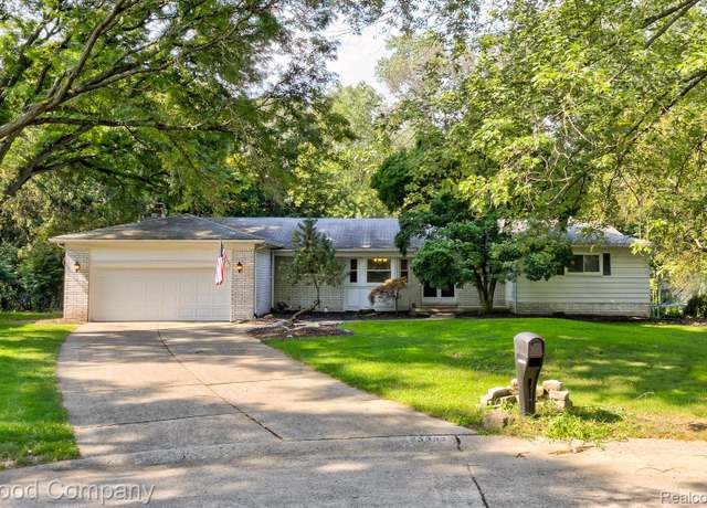Property at 25337 Briarwyke Dr, Farmington, MI 48336, 3 beds, 2.5 baths