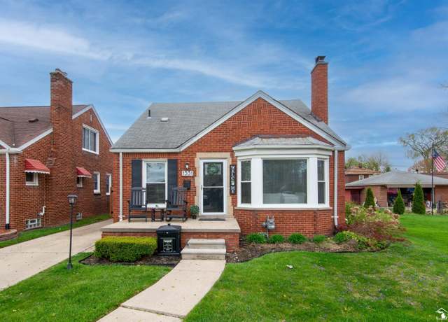 Property at 1531 12th St, Wyandotte, MI 48192, 3 beds, 2 baths
