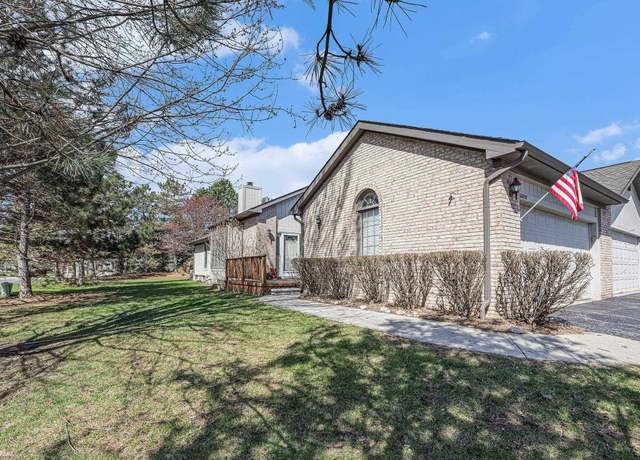 Property at 33857 Oakwood Dr, Sterling Heights, MI 48312, 2 beds, 2 baths
