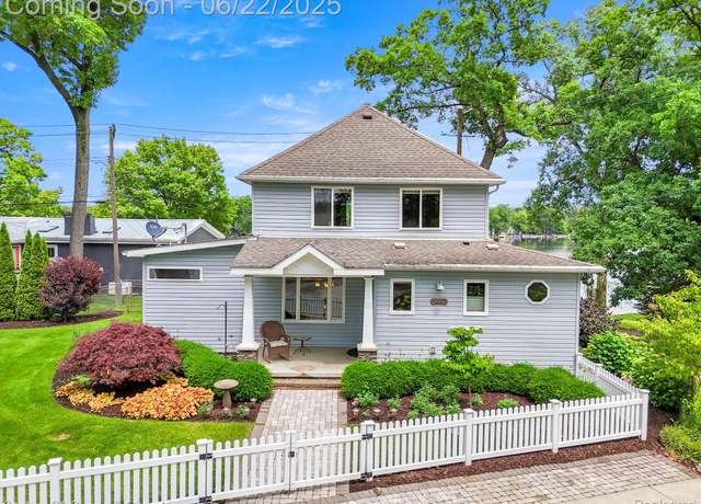 Property at 5443 Ridgemont St, Howell, MI 48843, 4 beds, 2.5 baths