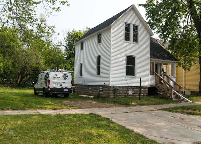 Property at 636 Mabel St, Kalamazoo, MI 49007, 3 beds, 1.5 baths