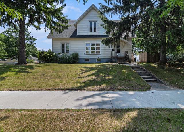 Property at 724 E Ludington Ave, Ludington, MI 49431, 8 beds, 4 baths