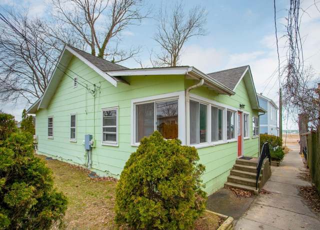 Property at 36.5 Lake Shore Dr, South Haven, MI 49090, 4 beds, 2 baths