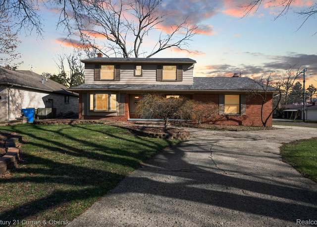 Property at 22204 Dolphin Ct, Dearborn Heights, MI 48127, 4 beds, 2.5 baths