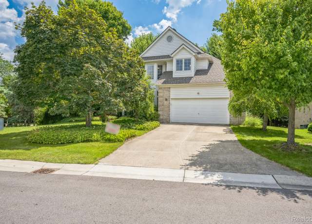 Property at 38049 Lantern Hill Ct, Farmington Hills, MI 48331, 4 beds, 3.5 baths
