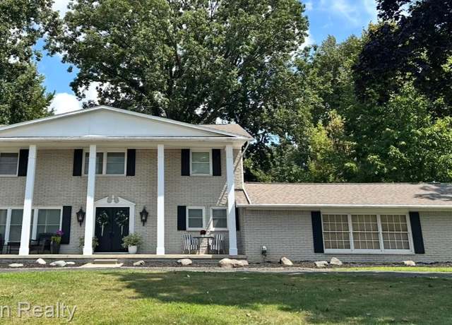 Property at 1273 Kennebec Rd, Grand Blanc, MI 48439, 4 beds, 2.5 baths