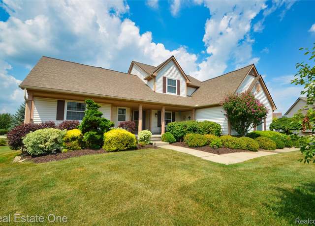 Property at 2092 Westview Ct, Orion Charter Township, MI 48360, 4 beds, 3 baths