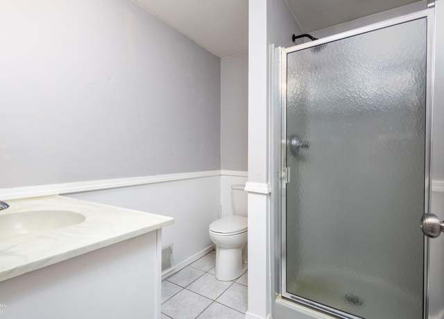 Property at 656 Lawson Dr, Lake Orion, MI 48362, 3 beds, 2.5 baths