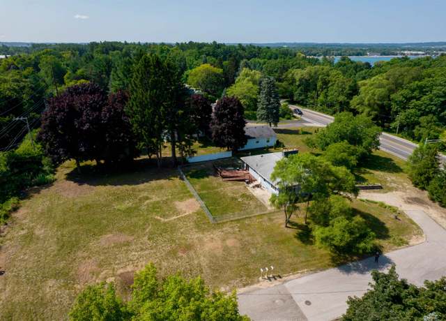 Property at 1340 N Orchard Dr, Traverse City, MI 49686