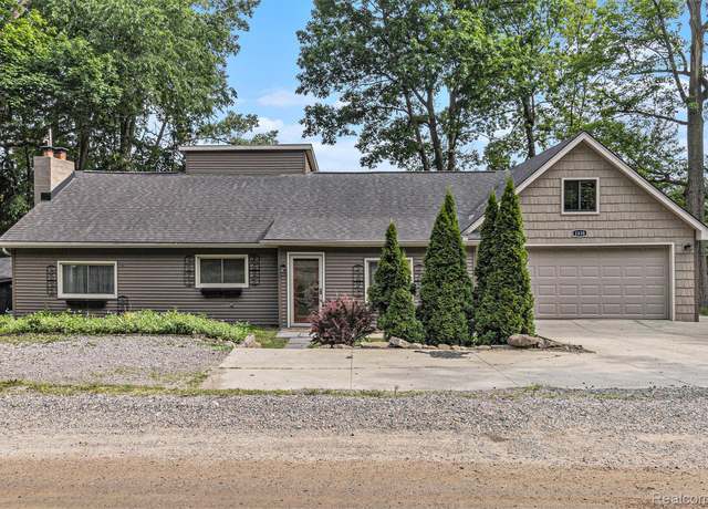 Property at 1030 Forest Lake Blvd, Lake Orion, MI 48362, 3 beds, 2 baths