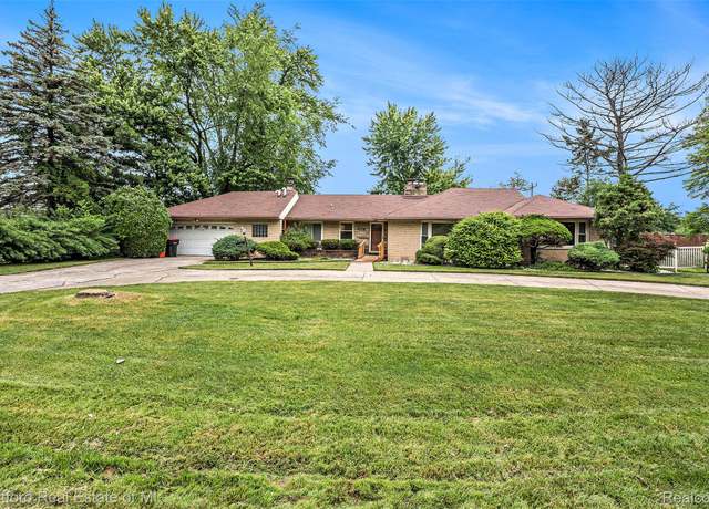 Property at 19100 Coral Gables St, Southfield, MI 48076, 2 beds, 1.5 baths