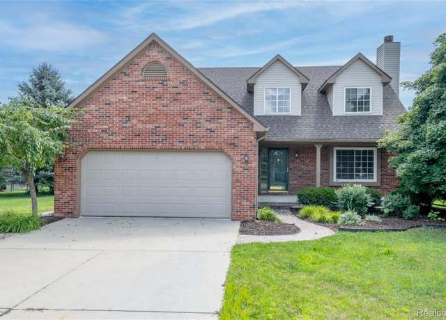 Property at 8454 Deer Field Dr, Davison, MI 48423, 3 beds, 2.5 baths