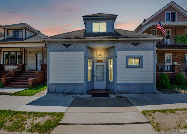 Property at 3368 Evaline St, Hamtramck, MI 48212, 3 beds, 1.5 baths