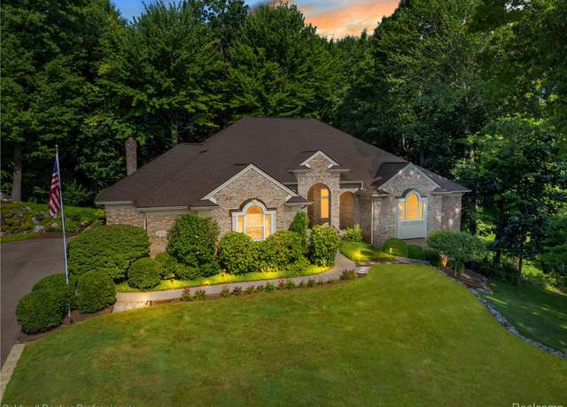 Property at 8661 Deerwood Rd, Clarkston, MI 48348, 3 beds, 2.5 baths