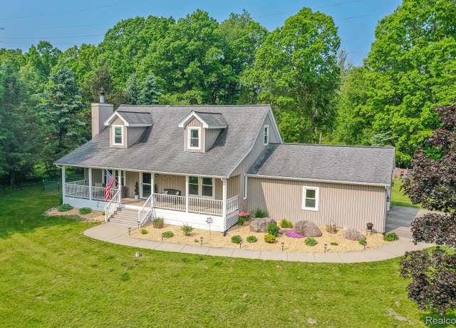 Property at 1020 Meadow Lake Ln, Ortonville, MI 48462, 4 beds, 3.5 baths