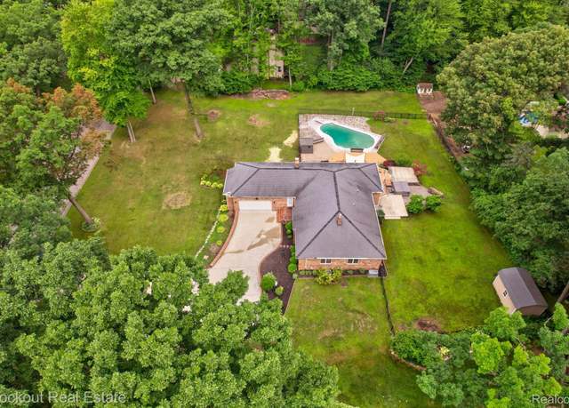Property at 2339 Delwood Dr, Thetford Township, MI 48420, 4 beds, 3.5 baths