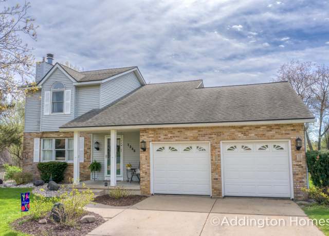 Property at 1246 Eastview Ct NW, Grand Rapids, MI 49544, 5 beds, 3 baths