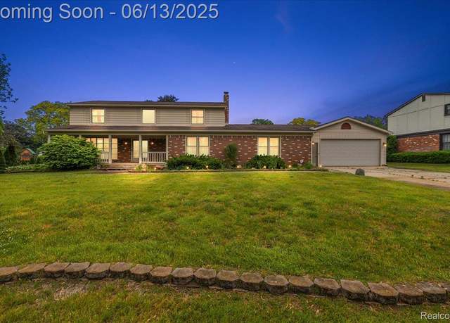 Property at 3129 Sandy Creek Dr, Shelby Twp, MI 48316, 5 beds, 3.5 baths