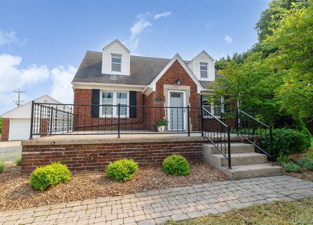 Property at 514 E Avon Rd, Rochester Hills, MI 48307, 3 beds, 1 bath