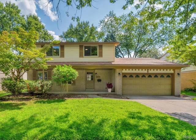 Property at 21536 Chestnut Ln, Farmington, MI 48336, 4 beds, 2.5 baths