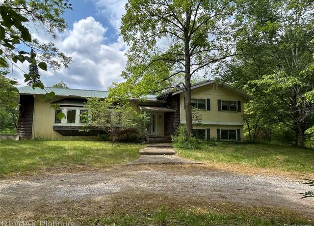 Property at 2625 Preston Lane Ln, Howell, MI 48855, 3 beds, 2 baths