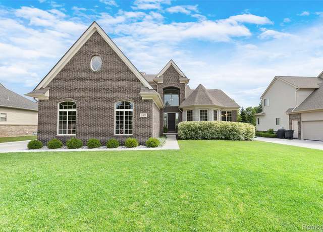 Property at 689 Pine Ridge Ave, Oxford, MI 48371, 4 beds, 2.5 baths