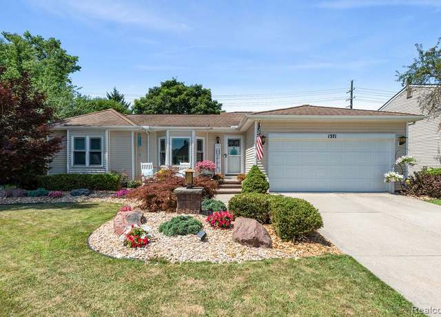 Property at 1371 Knightsbridge Rd, Canton, MI 48187, 3 beds, 2.5 baths
