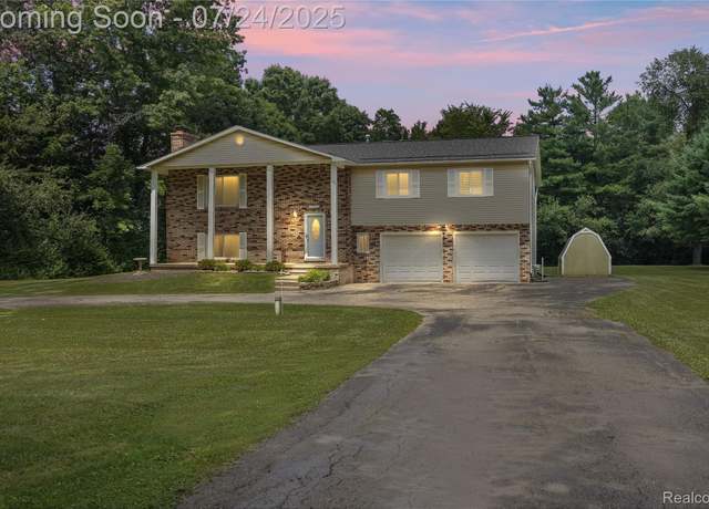 Property at 5461 E Holly Rd, Holly, MI 48442, 4 beds, 3 baths