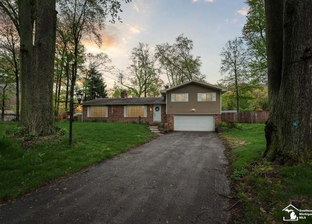 Property at 7772 Apache Trl, Temperance, MI 48182, 3 beds, 1.5 baths