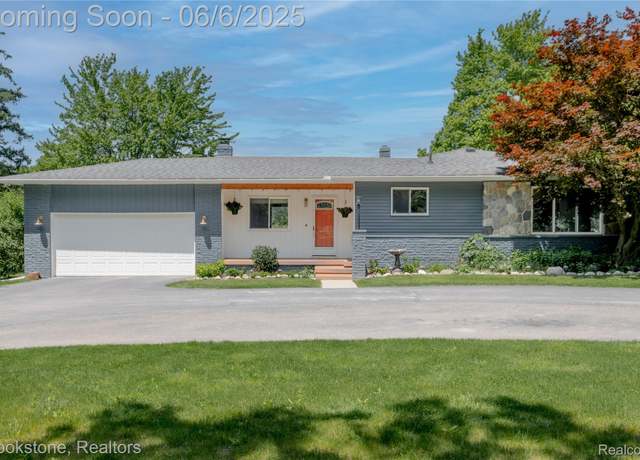 Property at 5451 E Holly Rd, Holly, MI 48442, 3 beds, 2 baths