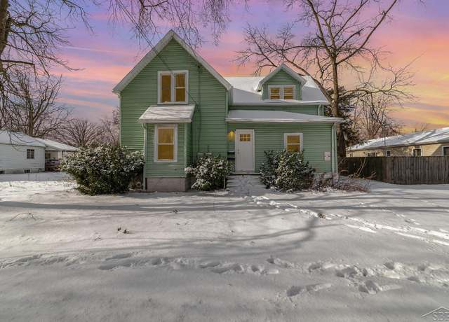 Property at 711 Maple St, Saginaw, MI 48602, 4 beds, 2 baths
