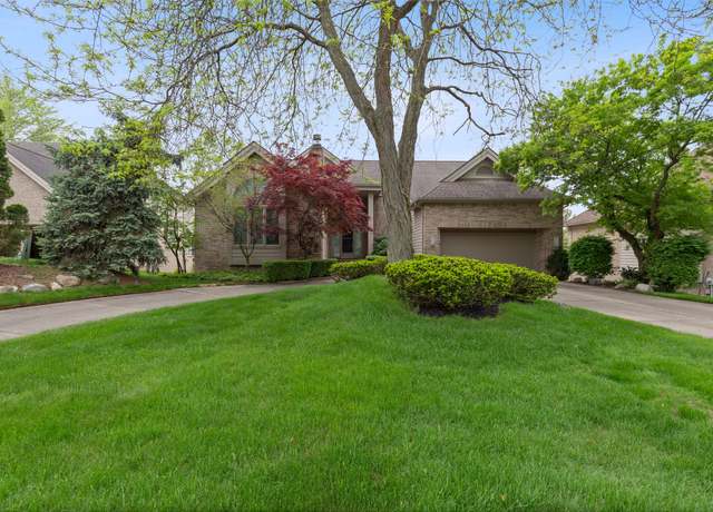Property at 4958 Countryside Dr, West Bloomfield, MI 48323, 3 beds, 3.5 baths