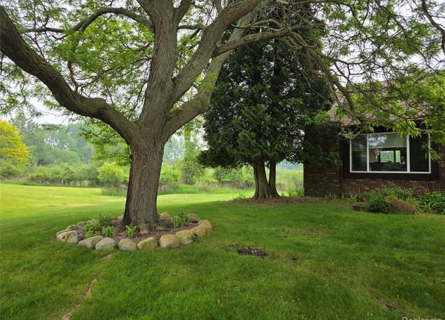 Property at 254 Cross Timbers St, Oxford, MI 48371, 5 beds, 3 baths