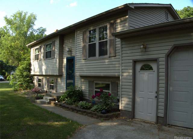 Property at 2234 Landmark Dr, Lapeer, MI 48446, 4 beds, 1.5 baths