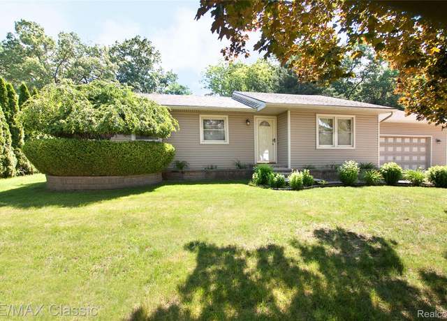 Property at 5280 Weston Ct, Commerce Twp, MI 48382, 3 beds, 2 baths