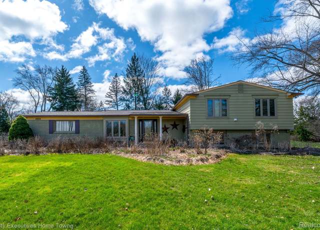Property at 2653 W Wattles Rd, Troy, MI 48098, 4 beds, 2.5 baths