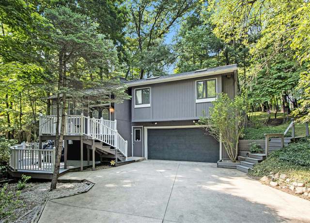 Property at 2730 Kensington Dr, Kalamazoo, MI 49008, 3 beds, 2.5 baths