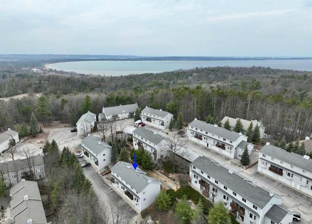 Property at 4013 Robin Hood Ln, Traverse City, MI 49686, 2 beds, 1.5 baths