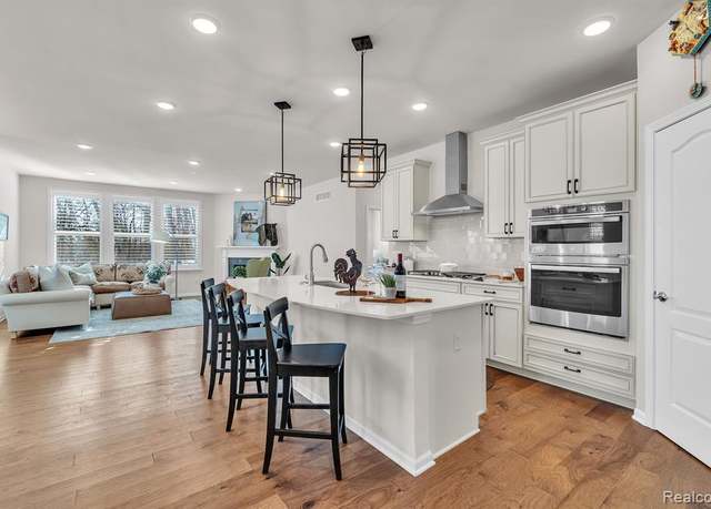 Property at 4633 Crestway Dr, Brighton, MI 48116, 3 beds, 2 baths