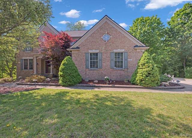Property at 43443 Mclean Ct, Novi, MI 48375, 4 beds, 5 baths