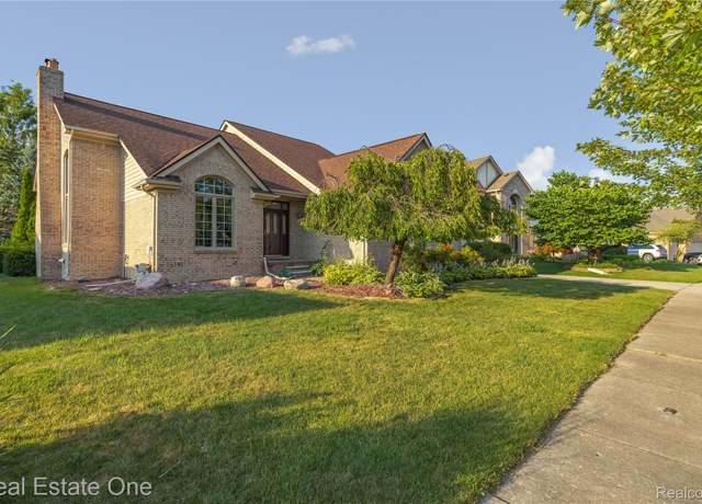 Property at 13987 Glenwood Dr, Shelby Twp, MI 48315, 4 beds, 3.5 baths