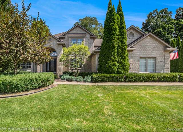 Property at 989 Suchava Dr, White Lake Charter Township, MI 48386, 5 beds, 3.5 baths