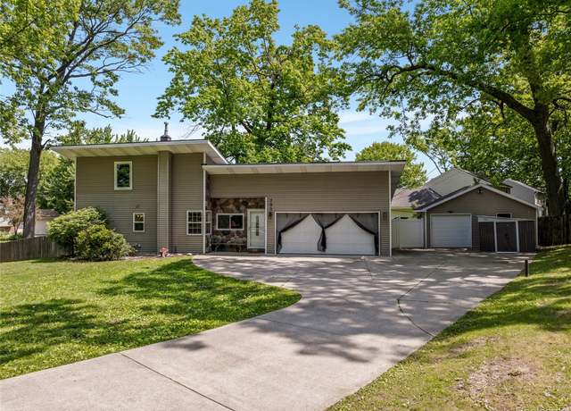 Property at 790 Hillcliff Dr, Waterford, MI 48328, 4 beds, 2 baths