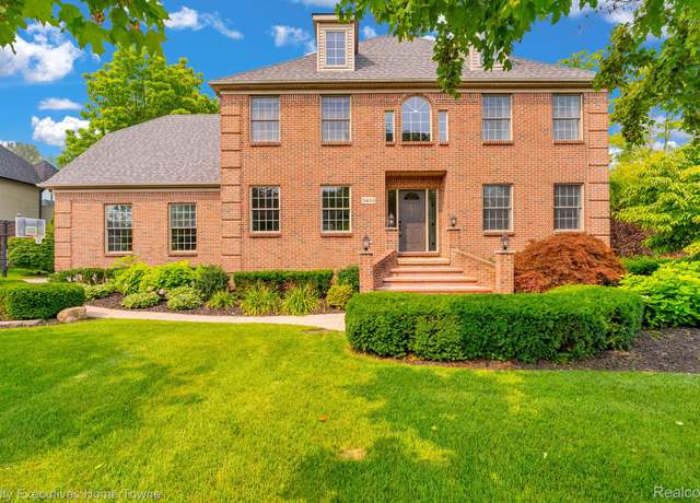 Property at 5453 Baywood Dr, Fort Gratiot Charter Township, MI 48059, 5 beds, 2.5 baths