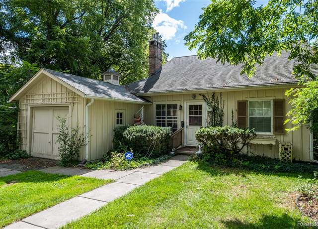 Property at 300 Union St, Fenton, MI 48430, 3 beds, 2 baths
