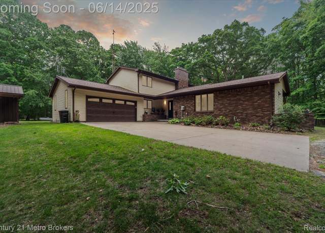 Property at 14210 W Burt Rd W, Chesaning, MI 48616, 5 beds, 3 baths