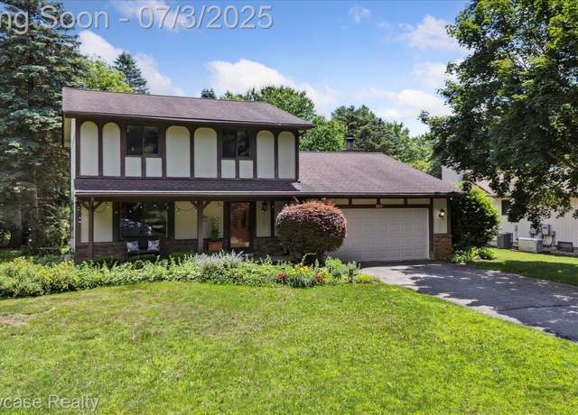 Property at 5224 Kristi Ln, Commerce Twp, MI 48382, 4 beds, 1.5 baths